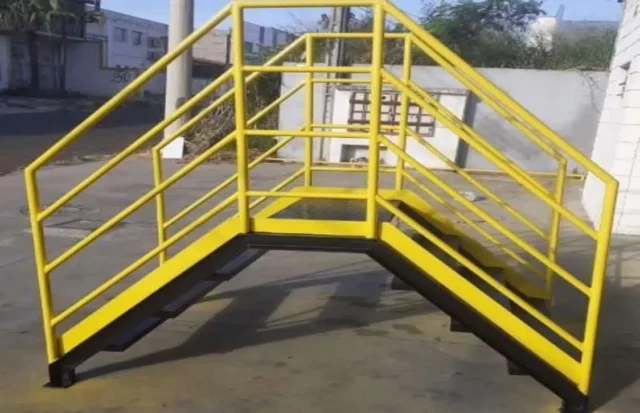 Montagem de Estruturas tais como Plataformas e Guarda Corpos em AçoCarbono e Inox